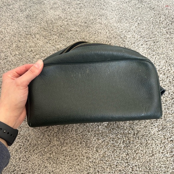 Authentic Louis Vuitton Taiga Trousse Toilette PM Clutch Bag Green - Picture 11 of 15